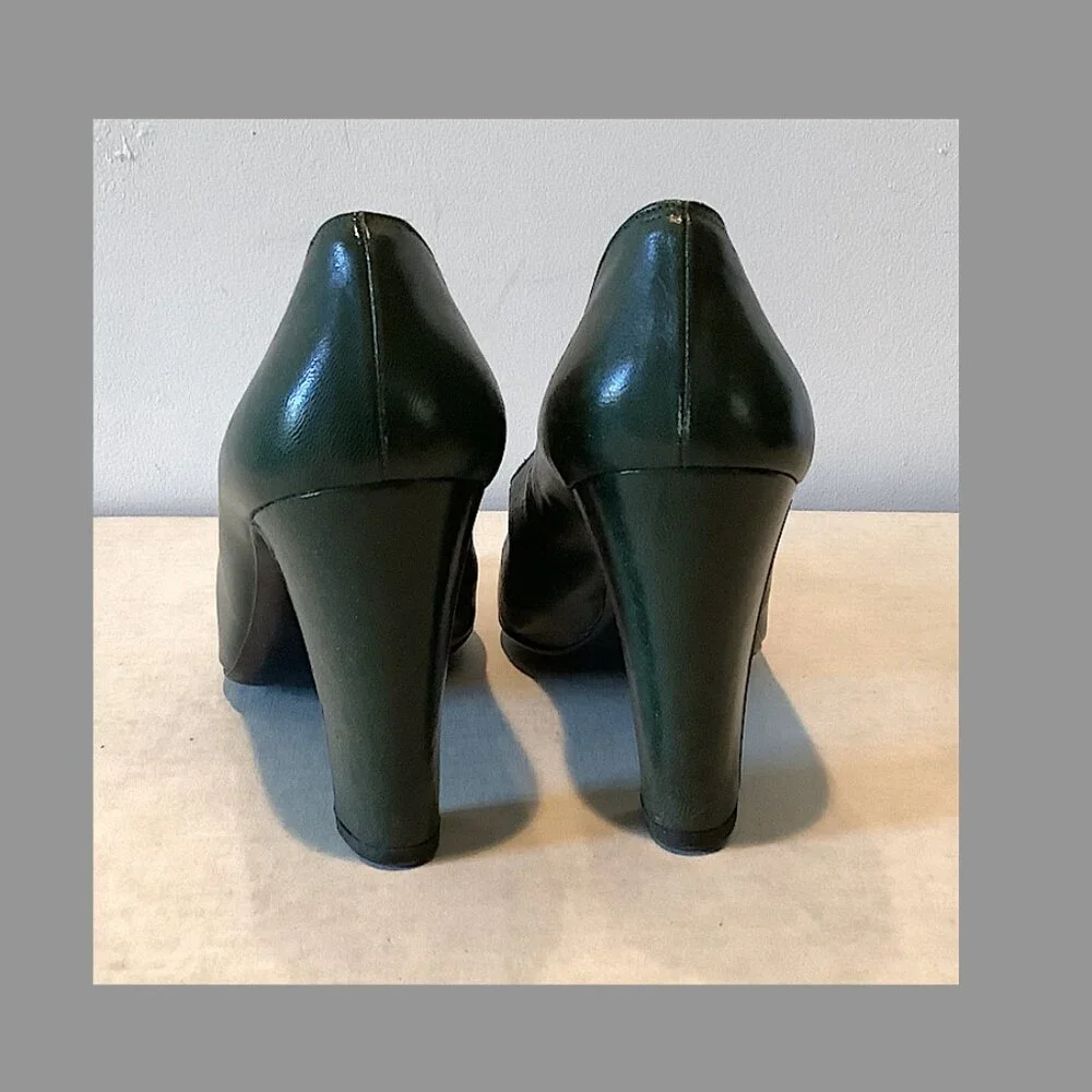 Kurt Geiger VINTAGE 1970S ITALY SHOES: Forest LEATHER Pumps , 2 1/2" heel - Picture 10 of 12